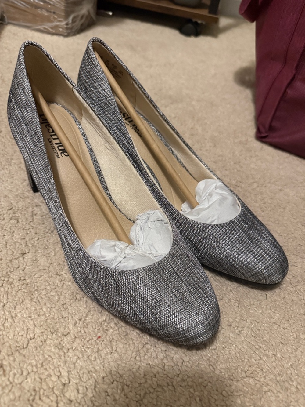 Naturalizer Silver Gray Textured Heel Pumps